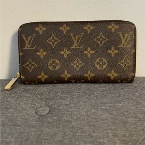 Louis Vuitton Monogram Zippy Wallet and COA
